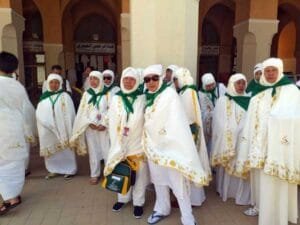 Baju Umroh Wanita 1 Perlengkapan Umroh Wanita: 12 Barang yang Wajib Dibawa, Jangan Sampai Terlupa!