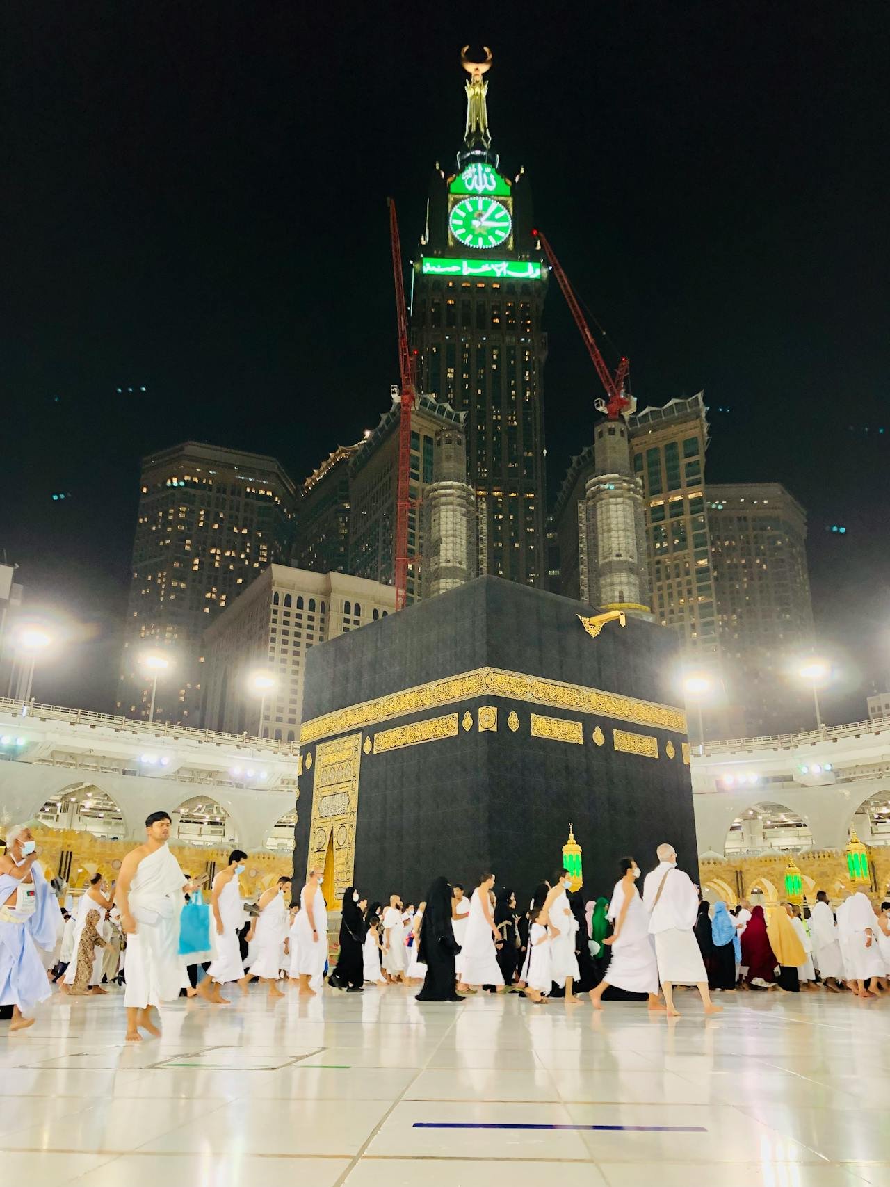 Cara menghadapi kerumunan saat tawaf agar tidak terpisah dari rombongan