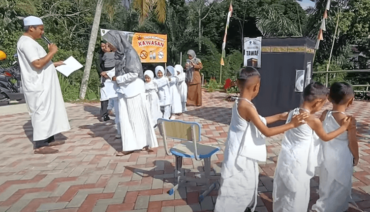 Mengapa penting memberi simulasi manasik bagi anak-anak usia dini